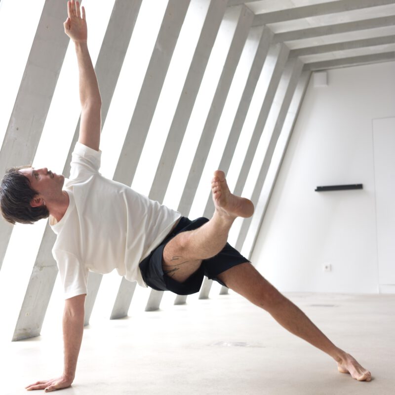 FLOW & LET GO VINYASA